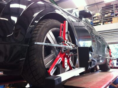 GTR/3020 wheel alignment system in-use on a lift